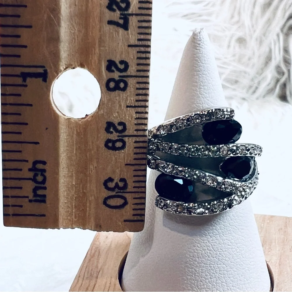 Beautiful silver tone and black bling wideband costume ring size 7